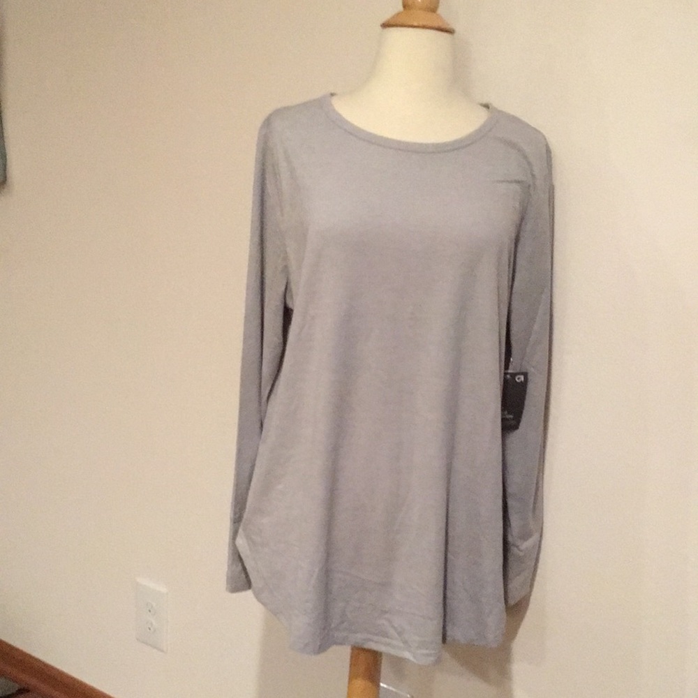 NWT GapFit Brushed Tech Jersey Light Grey Long-Sleeve T-Shirt | Women's Size XL
